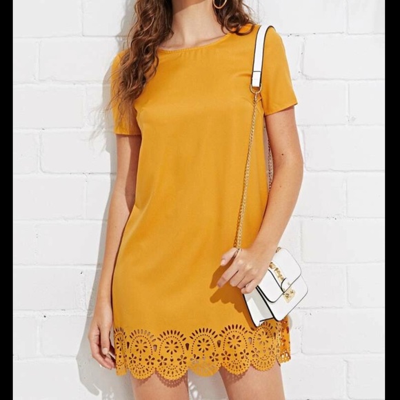 Dresses & Skirts - 🆕 Scallop Hem Tunic Dress